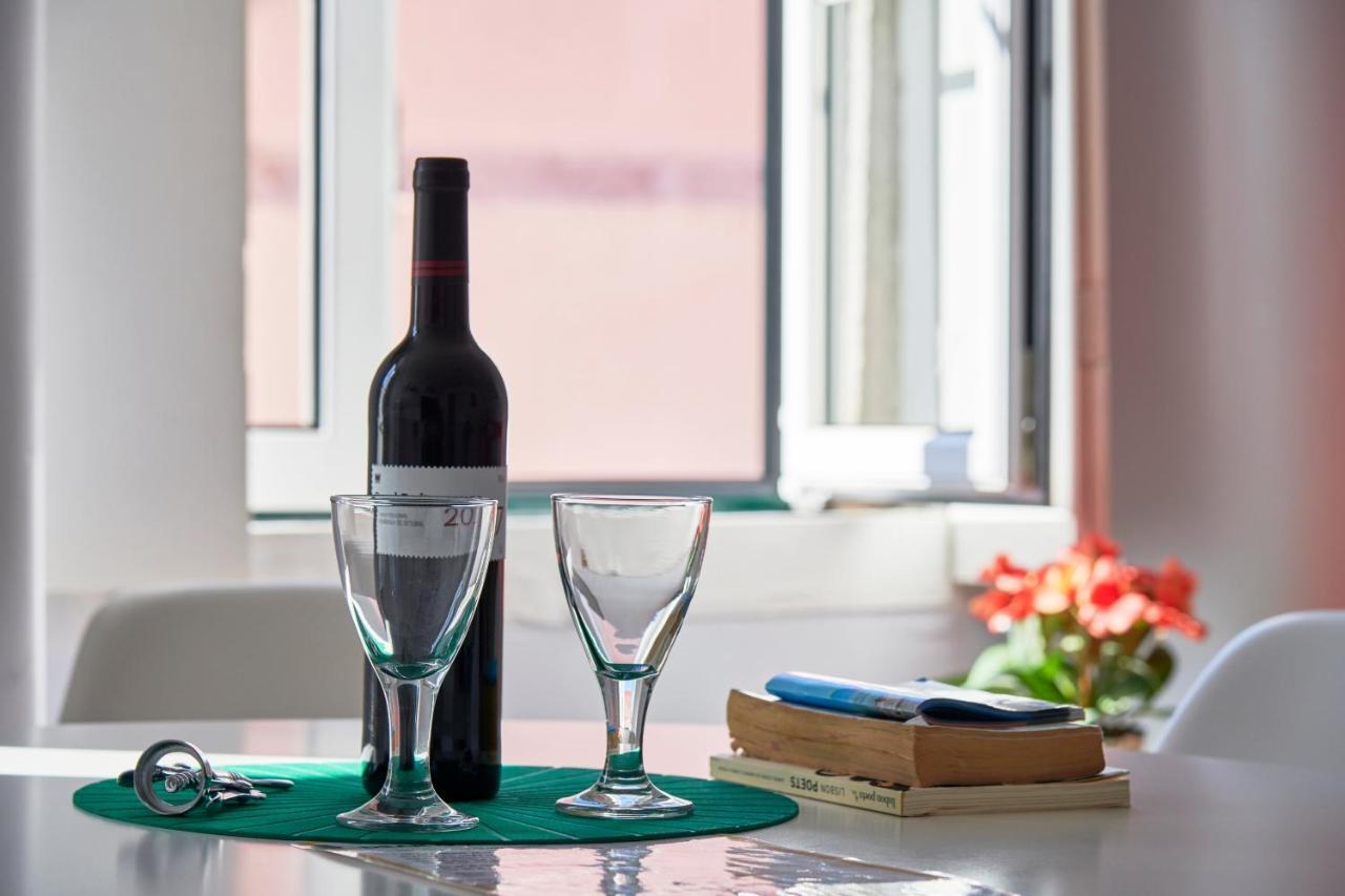 Aesthetic Riverview Apartment In Historical Lisbona Esterno foto