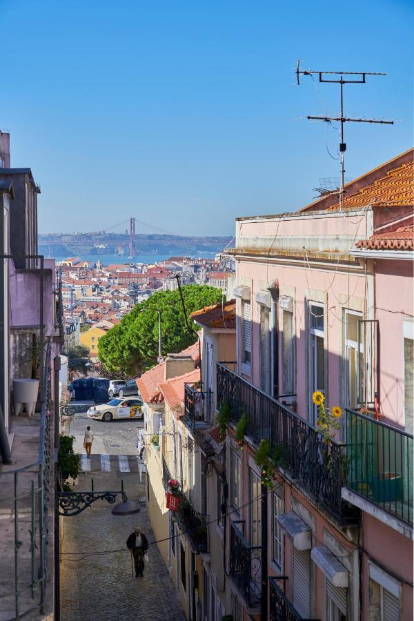 Aesthetic Riverview Apartment In Historical Lisbona Esterno foto